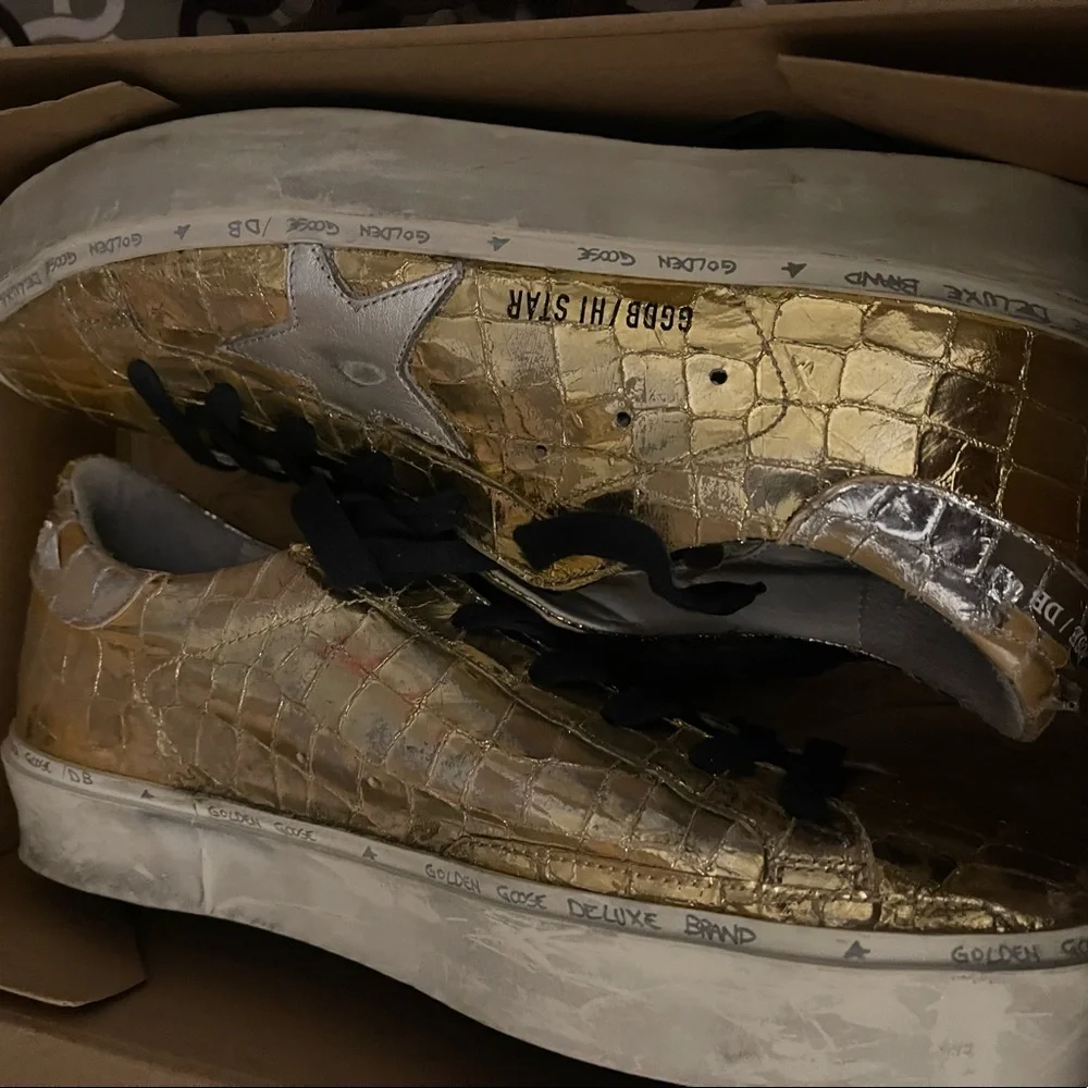 Golden Goose shiny gold sneakers - Picture 6 of 10